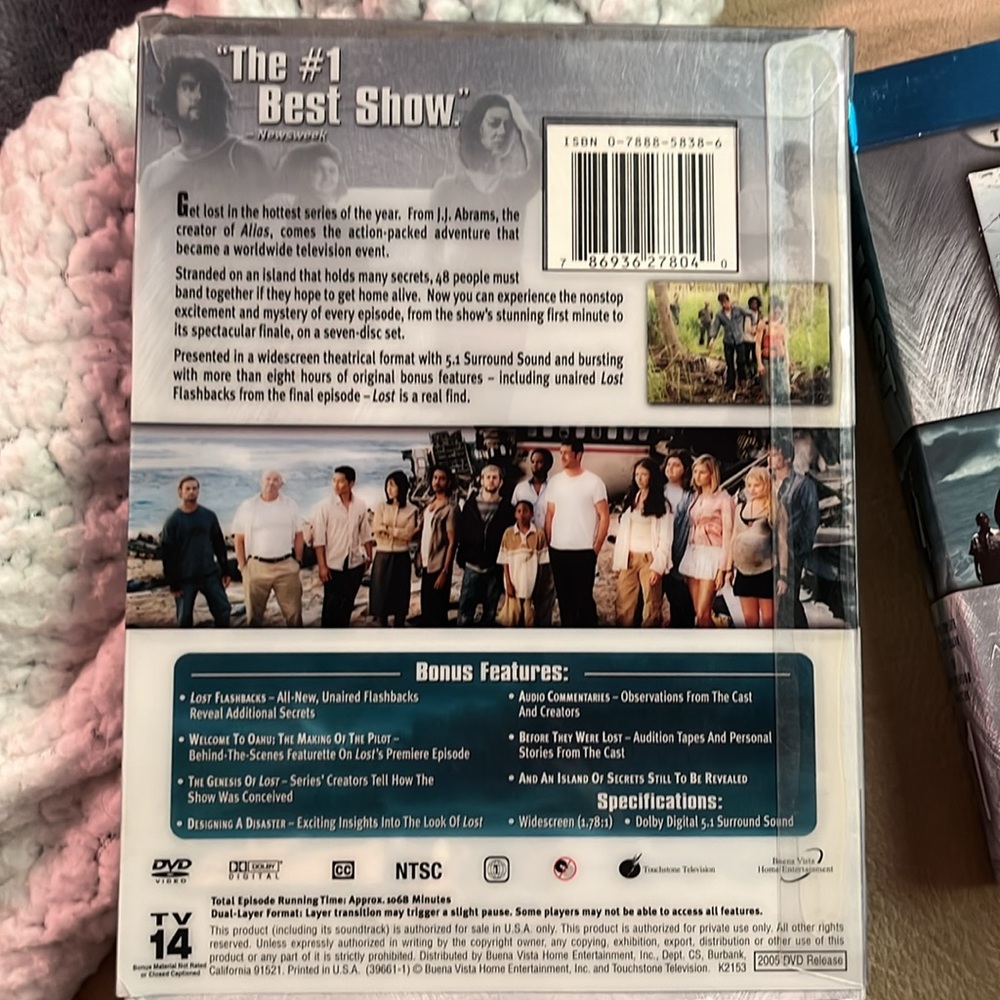 Lost: The Complete First Season DVD and Blu-ray Set - Picture 7 of 8